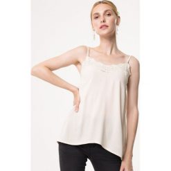 Jasnobeżowy Top Electrify. Brązowe bluzki damskie Born2be, xl, bez wzorów, z koronki, klasyczne, z okrągłym kołnierzem, bez rękawów. Za 49,99 zł.