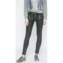Haily's - Jeansy Anna. Szare jeansy damskie rurki marki Haily's, l, z bawełny, z obniżonym stanem. W wyprzedaży za 39,90 zł.