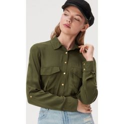 Wiskozowa koszula z kieszeniami - Khaki. Brązowe koszule damskie Sinsay, s, bez wzorów, z wiskozy, bez kołnierzyka, bez rękawów. Za 59,99 zł.