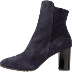 Erika Rocchi Botki blu navy. Niebieskie botki damskie skórzane marki Erika Rocchi, klasyczne. Za 839,00 zł.