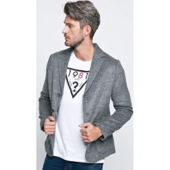 Guess Jeans - Marynarka. Niebieskie garnitury męskie Guess Jeans, xxl, z aplikacjami, z poliesteru, casualowe. W wyprzedaży za 299,90 zł.