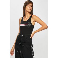 Tally Weijl - Top. Czerwone bluzki damskie TALLY WEIJL, s, z nadrukiem, z elastanu, z okrągłym kołnierzem. W wyprzedaży za 19,90 zł.