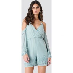 NA-KD Boho Kombinezon ze zdobieniami - Green. Zielone kombinezony damskie marki NA-KD Boho, z poliesteru, boho, z dekoltem na plecach, z długim rękawem, długie. W wyprzedaży za 72,88 zł.