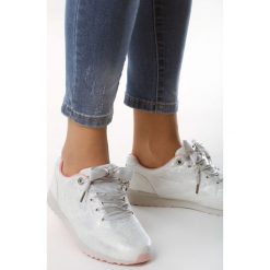 Jasnoszare Buty Sportowe Broadcast. Szare buty sportowe damskie Born2be, z aplikacjami, sportowe. Za 69,99 zł.