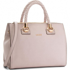 Torebka LIU JO - M Satchel Zip Manhat A68093 E0011 Red Sand 61509. Różowe torebki klasyczne damskie marki Liu Jo, bez wzorów, ze skóry ekologicznej, klasyczne, na ramię, bez dodatków. W wyprzedaży za 399,00 zł.