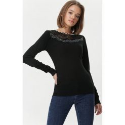 Czarny Sweter Cammeray. Czarne swetry damskie Born2be, xl, bez wzorów, prążkowane, eleganckie, z długim rękawem, długie, bez kaptura. Za 79,99 zł.