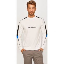 New Balance - Bluza. Białe bluzy męskie m, z aplikacjami, z elastanu, z okrągłym kołnierzem. W wyprzedaży za 199,90 zł.