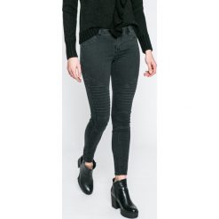 Review - Spodnie. Czarne rurki damskie marki Review, z elastanu. W wyprzedaży za 79,90 zł.