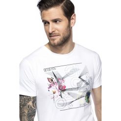 T-shirt TSBS000053. Białe t-shirty męskie Giacomo Conti, m, z napisami, z bawełny, bez kołnierzyka. Za 79,00 zł.
