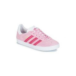 Buty Dziecko adidas GAZELLE J. Różowe trampki dziewczęce Adidas, bez wzorów, bez zapięcia. Za 207,20 zł.