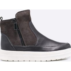 Caprice - Botki. Czarne buty zimowe damskie marki Caprice, z materiału, z okrągłym noskiem, na obcasie. W wyprzedaży za 219,90 zł.