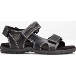 Sandały trekkingowe bonprix czarny. Czarne buty trekkingowe męskie bonprix, z paskami. Za 89,99 zł.