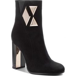 Botki BALDININI - 804004P03FCABY0000 Camoscio Nero. Czarne buty zimowe damskie marki Baldinini, ze skóry, na obcasie. W wyprzedaży za 1339,00 zł.