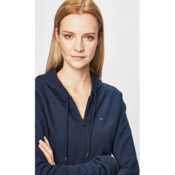 Tommy Hilfiger - Bluza. Niebieskie bluzy damskie TOMMY HILFIGER, s, z nadrukiem, z bawełny, bez rękawów, z kapturem. W wyprzedaży za 299,90 zł.