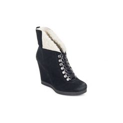 Botki Nine West NYOKO. Czarne botki damskie marki Nine West, bez obcasa, bez zapięcia. Za 559,20 zł.