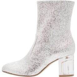 Botki damskie: Marcel Ostertag x Tamaris Botki silver