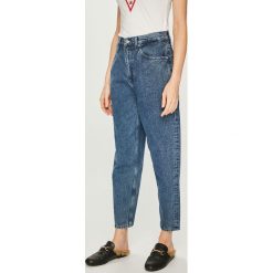 Tommy Jeans - Jeansy. Niebieskie jeansy damskie Tommy Jeans, z podwyższonym stanem. W wyprzedaży za 319,90 zł.