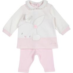 2-częściowy zestaw w kolorze jasnoróżowo-białym. Białe bluzy niemowlęce marki Chicco, z aplikacjami, z bawełny. W wyprzedaży za 67,95 zł.