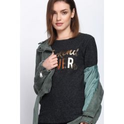 Czarna Bluzka What More. Czarne bluzki longsleeves Born2be, l, z nadrukiem, z okrągłym kołnierzem. Za 34,99 zł.