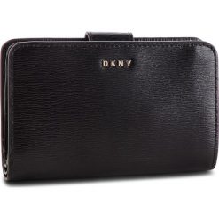 Duży Portfel Damski DKNY - Bryant Sm Carryall R8313659 Blk/Gold BGD 82. Czarne portfele damskie DKNY, bez wzorów, ze skóry. W wyprzedaży za 319,00 zł.