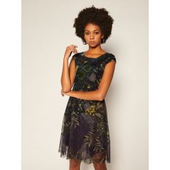 Sukienka codzienna Desigual Houston 20WWVK61. Sukienki damskie Desigual, na co dzień, m, bez wzorów, bez kołnierzyka, bez rękawów, proste. Za 399,00 zł.