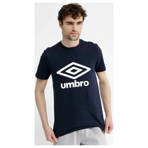 Umbro Koszulka Ss Fw Large Logo Cotton , granatowy, rozmiar S. Niebieskie koszulki męskie Umbro, s, bez wzorów, z tkaniny, bez kołnierzyka, bez rękawów. W wyprzedaży za 47,99 zł.