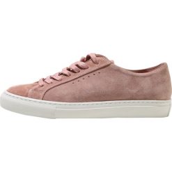 Filippa K KATE Sneakersy niskie rose. Różowe trampki i tenisówki damskie marki Filippa K, ze skóry. W wyprzedaży za 503,40 zł.
