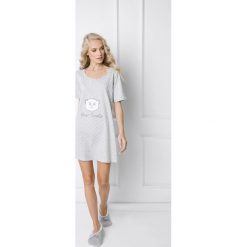 Aruelle - Koszula nocna Sweet Bear. Szare piżamy damskie Aruelle, s, bez wzorów, z bawełny, z okrągłym kołnierzem, z krótkim rękawem. W wyprzedaży za 79,90 zł.