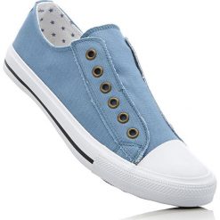 Sneakersy bonprix niebieski dżins. Niebieskie buty sportowe damskie bonprix, z bawełny. Za 54,99 zł.