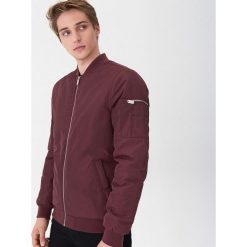 Kurtka bomber - Bordowy. Czerwone kurtki damskie House, s, bez wzorów, bez kaptura. Za 129,99 zł.
