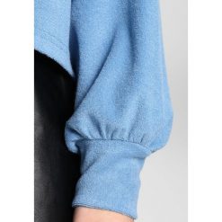 Bluzy damskie: Lost Ink Petite FLUFFY SMOCK Bluza light blue