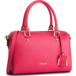 Torebka LIU JO - M Satchel N19010 E0087 Azalea 81852. Różowe torebki klasyczne damskie Liu Jo, bez wzorów, ze skóry ekologicznej, klasyczne, bez dodatków. W wyprzedaży za 359,00 zł.