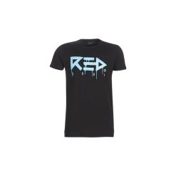 T-shirty z krótkim rękawem Redskins UNDERFEATED. Czarne t-shirty męskie Redskins, s, bez wzorów, bez kołnierzyka, krótkie. Za 103,20 zł.