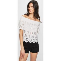 Pepe Jeans - Top Tracy. Białe bluzki damskie Pepe Jeans, s, z haftami, z bawełny, bez kołnierzyka. W wyprzedaży za 129,90 zł.