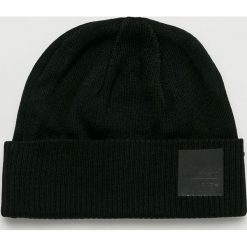 Adidas Originals - Czapka. Czarne czapki męskie marki adidas Originals, na zimę, z bawełny. W wyprzedaży za 99,90 zł.