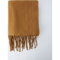 Szalik basic z frędzlami. Szare szaliki męskie Pull&Bear. Za 49,90 zł.