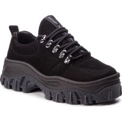 Półbuty BRONX - 66230-C BX 1553 Black 1. Czarne półbuty damskie marki Bronx, bez wzorów, ze skóry, bez obcasa, na obcasie, bez zapięcia. W wyprzedaży za 369,00 zł.