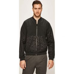 Under Armour - Kurtka bomber. Fioletowe płaszcze męskie Under Armour, m, bez wzorów, z elastanu, krótkie, bez kaptura. W wyprzedaży za 199,90 zł.