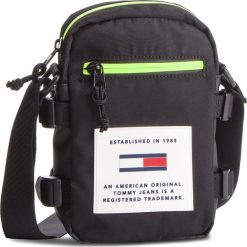 Saszetka TOMMY JEANS - Tjm Cool Tech Reporter AM0AM04315 002. Czarne torby męskie skórzane Tommy Jeans, bez wzorów, z jeansu, młodzieżowe. W wyprzedaży za 249,00 zł.