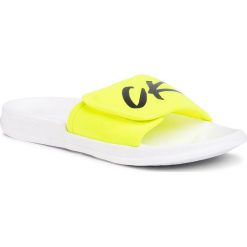 Klapki CALVIN KLEIN SWIMWEAR - Velcro Slide KM0KM00499 YCD. Żółte klapki damskie Calvin Klein Swimwear, bez wzorów, z tworzywa sztucznego, bez obcasa. Za 179,00 zł.