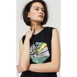 O'Neill Katie Koszulka Czarny. Czarne koszulki damskie O'Neill, xs, z nadrukiem, z bawełny, bez kołnierzyka, z krótkim rękawem. Za 137,95 zł.