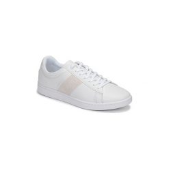 Buty Lacoste CARNABY EVO 319 1. Białe trampki męskie Lacoste, bez wzorów, bez zapięcia. Za 439,00 zł.