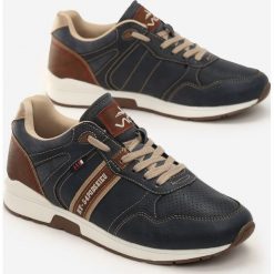 Granatowe Półbuty Carmel. Buty sportowe męskie Born2be, bez zapięcia. Za 109,99 zł.