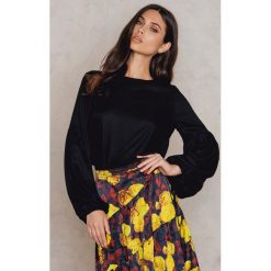 Bluzki asymetryczne: NA-KD Trend Bluzka z obszernymi rękawami - Black