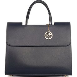 Skórzana torebka w kolorze granatowym - 30 x 23 x 13 cm. Niebieskie torebki klasyczne damskie Stylowe torebki, w paski, ze skóry, przez ramię, bez dodatków. W wyprzedaży za 299,95 zł.