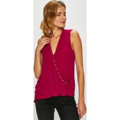 Liu Jo - Top. Czerwone bluzki damskie marki Liu Jo, z elastanu, casualowe, z włoskim kołnierzykiem, bez rękawów. W wyprzedaży za 339,90 zł.