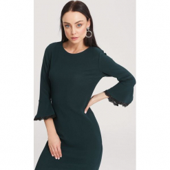 Ciemnozielona Sukienka Celebrated. Zielone sukienki hiszpanki other, l, mini, oversize. Za 59,99 zł.
