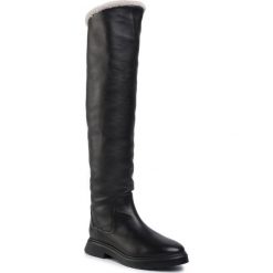 Muszkieterki STUART WEITZMAN - Luiza Chill 1L23129 Black Nappa/Shshearling. Czarne kozaki damskie Stuart Weitzman, ze skóry, bez obcasa, na obcasie, bez zapięcia. W wyprzedaży za 1939,00 zł.