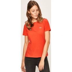 Wrangler - T-shirt. Czerwone bluzki damskie Wrangler, s, bez wzorów, z bawełny, z okrągłym kołnierzem. W wyprzedaży za 59,90 zł.