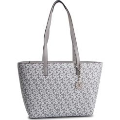 Torebka DKNY - Bryant Lg Zip Tote R74AJ014 White Logo/Grey Melange 6WL. Szare torebki klasyczne damskie DKNY, bez wzorów, ze skóry ekologicznej, klasyczne, bez dodatków. W wyprzedaży za 469,00 zł.